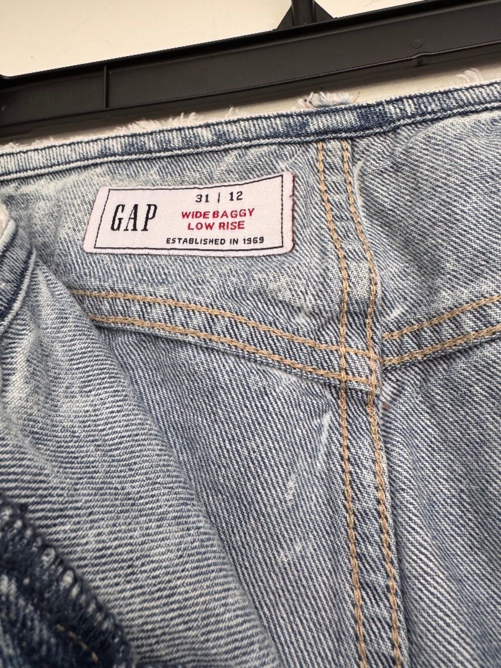 Gap Low Rise Wide Baggy Jeans Marble Acid Wash Raw Hem Size 31 / 12 - Picture 4 of 5